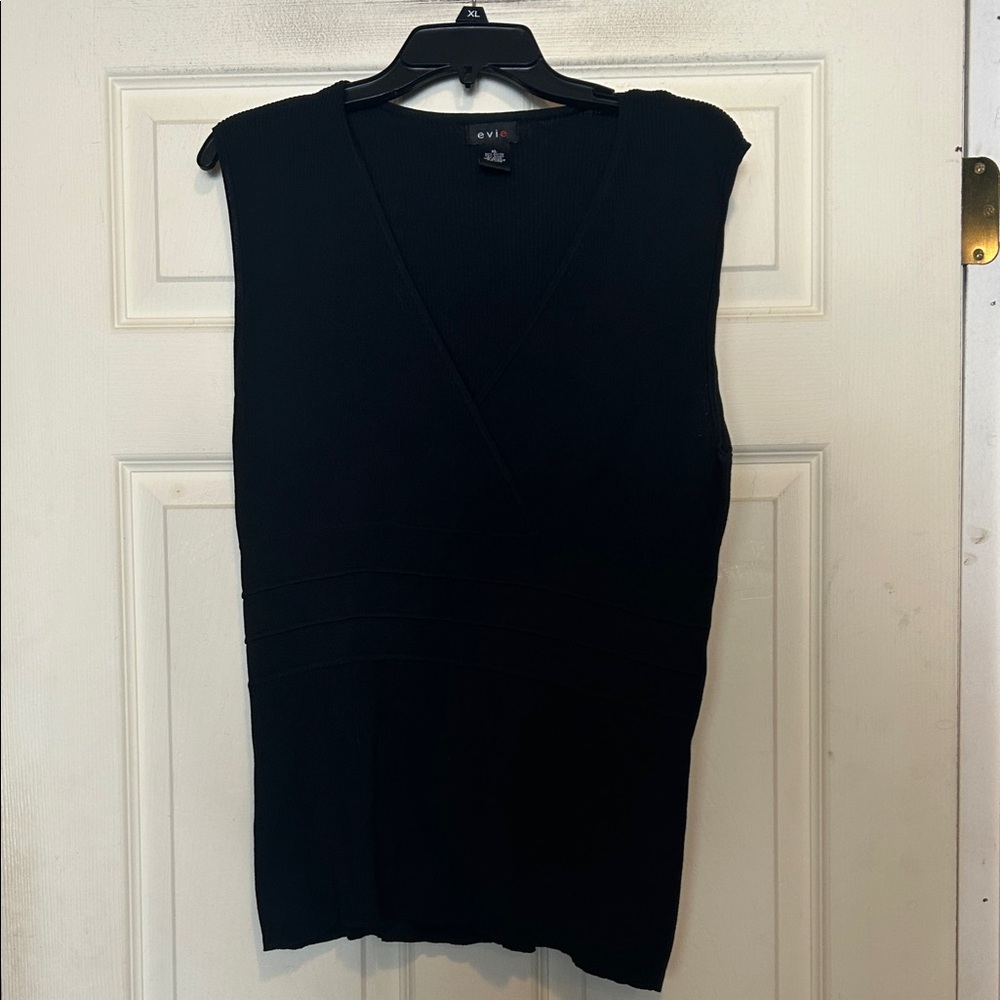 Evie Black Sleeveless V-Neck Top Size XL